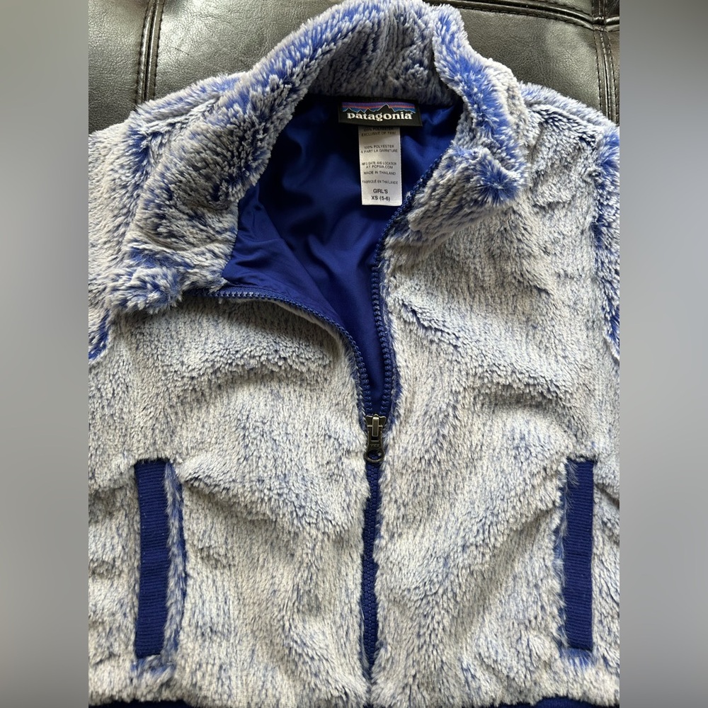 Baby Patagonia Royal Blue Fleece Jacket (vintage)
Girls Size XS(5-6)